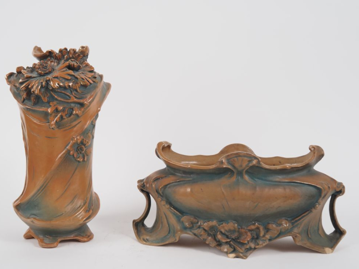 Vase et jardinière Art Nouveau en céramique ocre et bleue, décor de fl