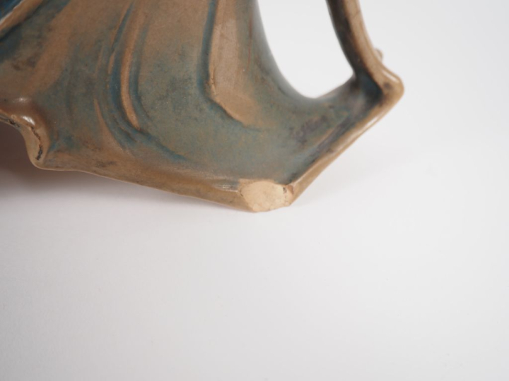 Vase et jardinière Art Nouveau en céramique ocre et bleue, décor de fl