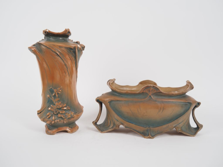 Vase et jardinière Art Nouveau en céramique ocre et bleue, décor de fl