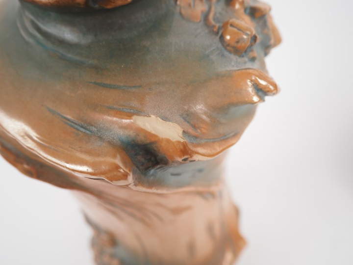 Vase et jardinière Art Nouveau en céramique ocre et bleue, décor de fl