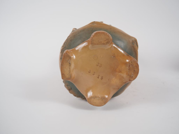 Vase et jardinière Art Nouveau en céramique ocre et bleue, décor de fl