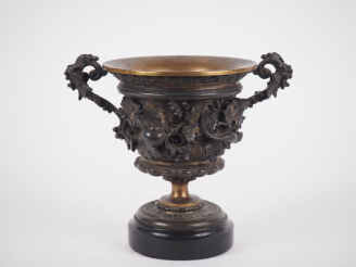Vente aux enchères Coupe en bronze argenté et doré, à décor naturaliste de pampres, de lé