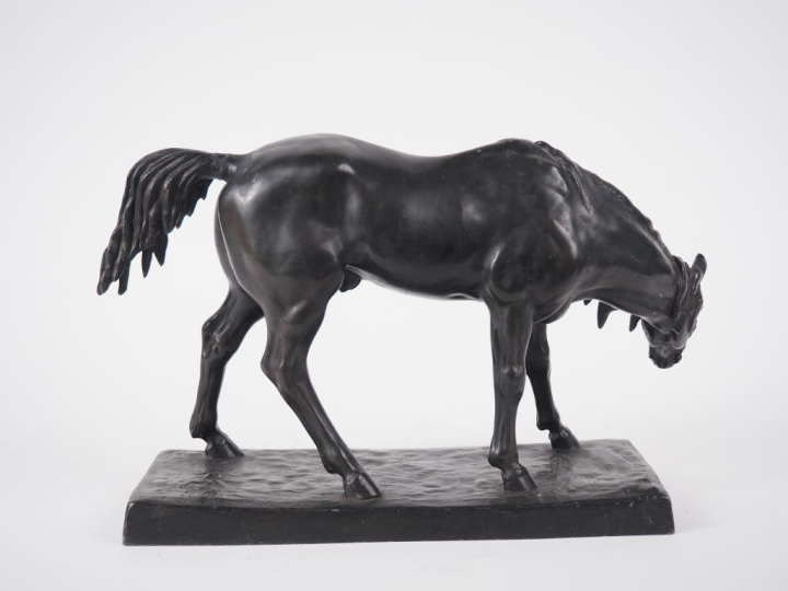 Ecole française XXème. "l'étalon" Sculpture en bronze à patine brune. 