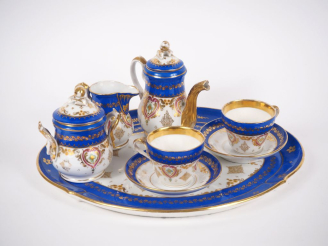 Vente aux enchères Tête à tête Napoléon III en porcelaine de Paris, à décor de fleurons, 