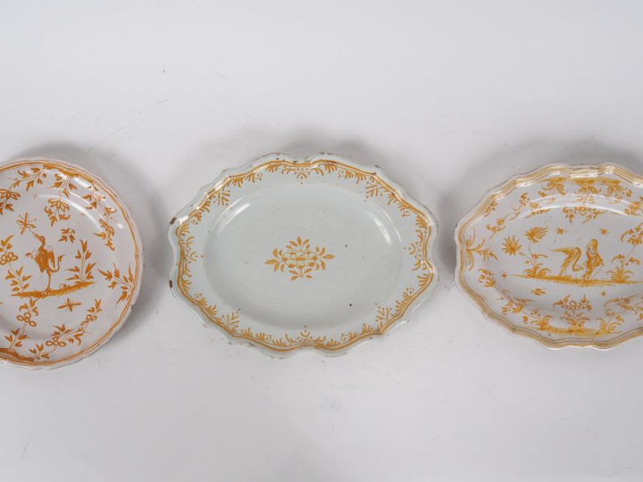 8 différentes assiettes en faience XVIIIème et XIXème.  (accidents et 