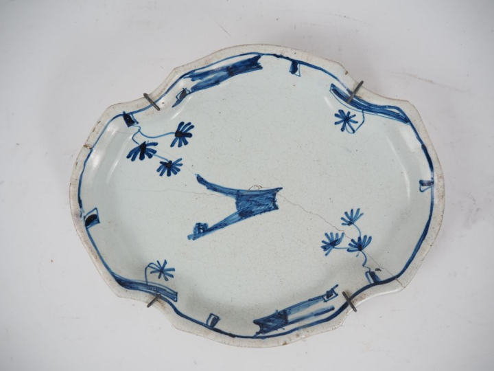 8 différentes assiettes en faience XVIIIème et XIXème.  (accidents et 