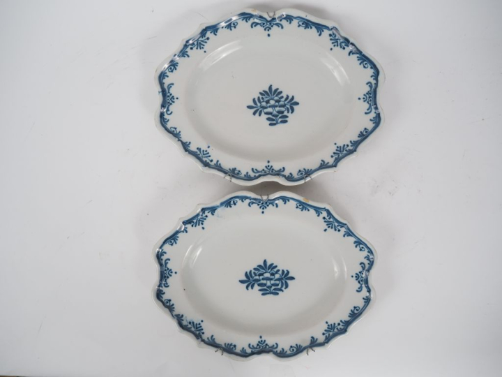 8 différentes assiettes en faience XVIIIème et XIXème.  (accidents et 