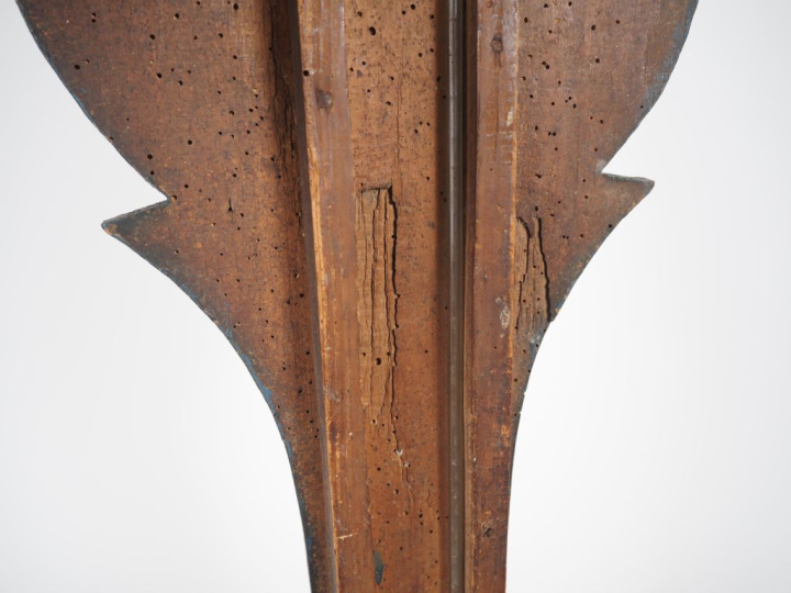 Baromètre début XIXème en bois peint, à décor en relief de fleurs poly