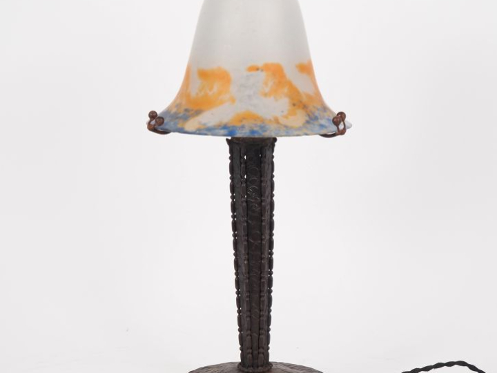 Lampe de bureau de style Art Déco, abat jour en verre poudré, piétemen