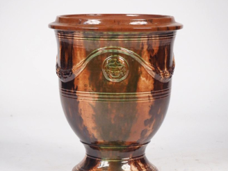 Vente aux enchères Boisset à Anduze. Pot en terre vernissée, col ourlet, base sur piedouc