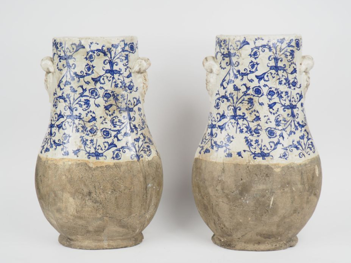 Paire de vases XIXème provençaux en terre vernissée, à décor de rincea