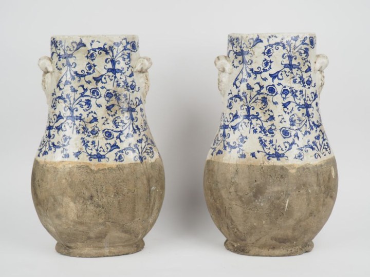 Paire de vases XIXème provençaux en terre vernissée, à décor de rincea