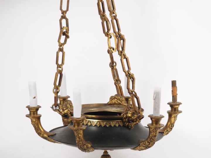 Lustre de style Empire en tôle verte et bronze doré, en forme de vase 
