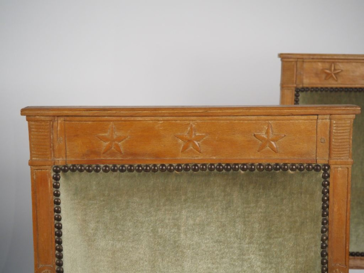 Mobilier de salon Directoire en bois mouluré et sculpté à décor d'étoi