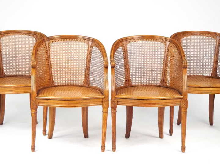 4 fauteuils gondole de style Directoire en bois mouluré, pieds avant f