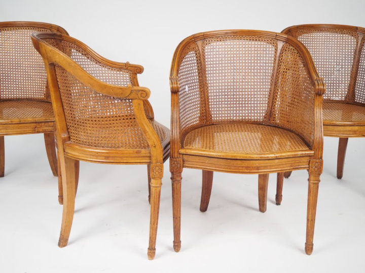 4 fauteuils gondole de style Directoire en bois mouluré, pieds avant f