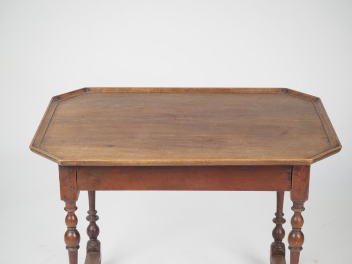 Table à écrire Louis XIII en bois tourné, plateau octogonal cabaret, p