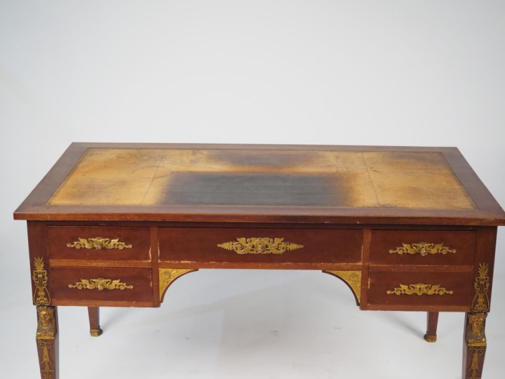 Bureau Empire en acajou et placage d'acajou avec son fauteuil gondole 