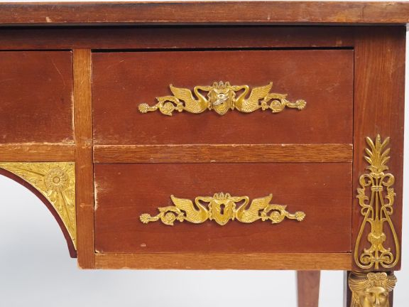 Bureau Empire en acajou et placage d'acajou avec son fauteuil gondole 
