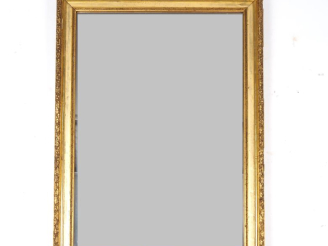 Vente aux enchères Miroir en bois et stuc doré, à décor de laurier, de fleurs et de frise