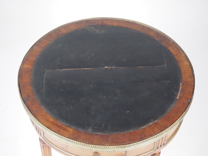 Table bouillotte Napoléon III de style Louis XVI en bois mouluré, plat
