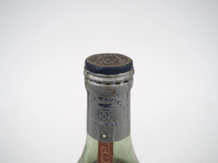 1 VIEILLE BOUTEILLE COGNAC MARTELL 'CORDON BLEU' - NIVEAU LÉGÈREMENT B