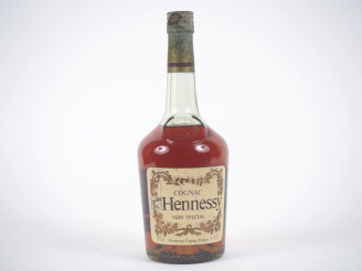 Vente aux enchères 1 BOUTEILLE COGNAC HENNESSY 'VERY SPECIAL' - NIVEAU LÉGÈREMENT BAS