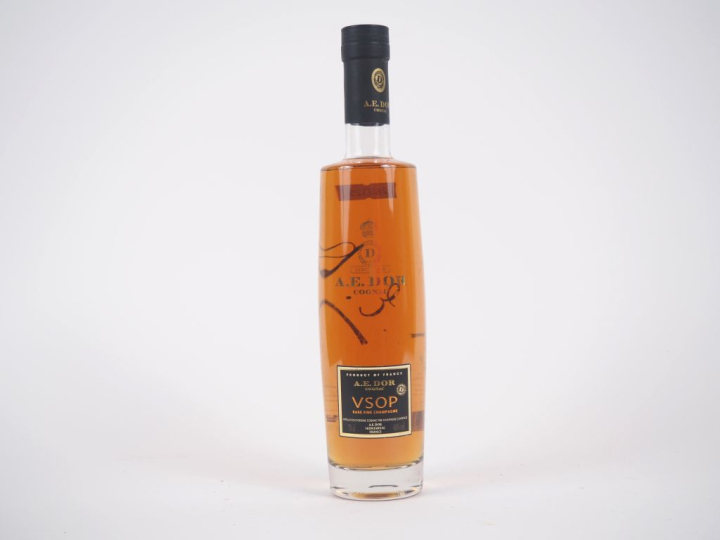 1 BOUTEILLE COGNAC V.S.O.P A.E DOR 