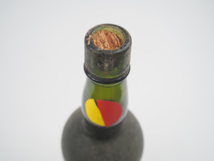 1 VIEILLE BOUTEILLE RHUM SAINT ESPRIT - NIVEAU BAS 