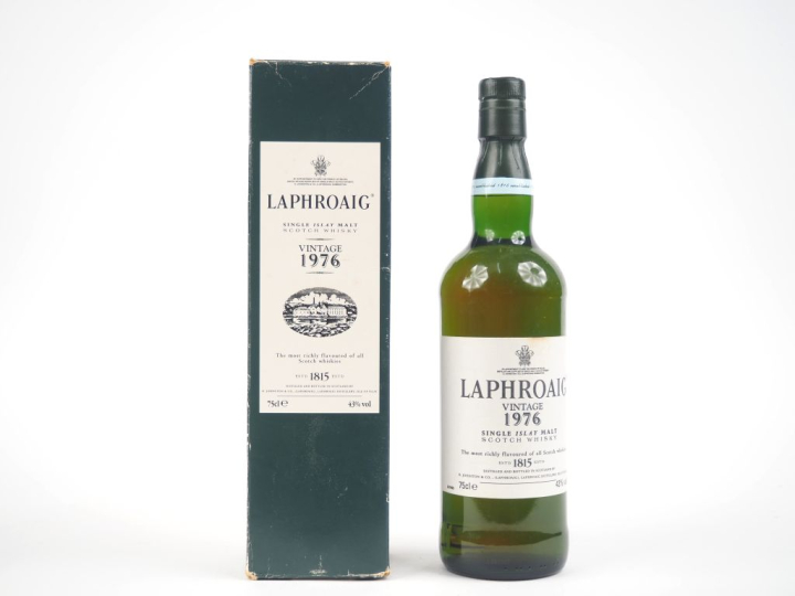 1 BOUTEILLE WHISKY LAPHROAIG VINTAGE 43%  - 1976 - COFFRET ABIMÉ