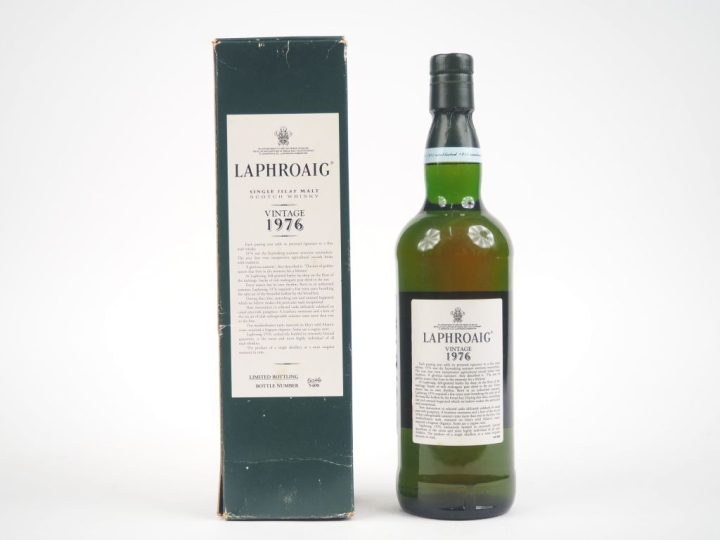 1 BOUTEILLE WHISKY LAPHROAIG VINTAGE 43%  - 1976 - COFFRET ABIMÉ