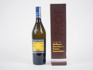 Vente aux enchères 1 BOUTEILLE CHARTREUSE "CUVÉE DES MEILLEURS OUVRIERS DE FRANCE" - 2021