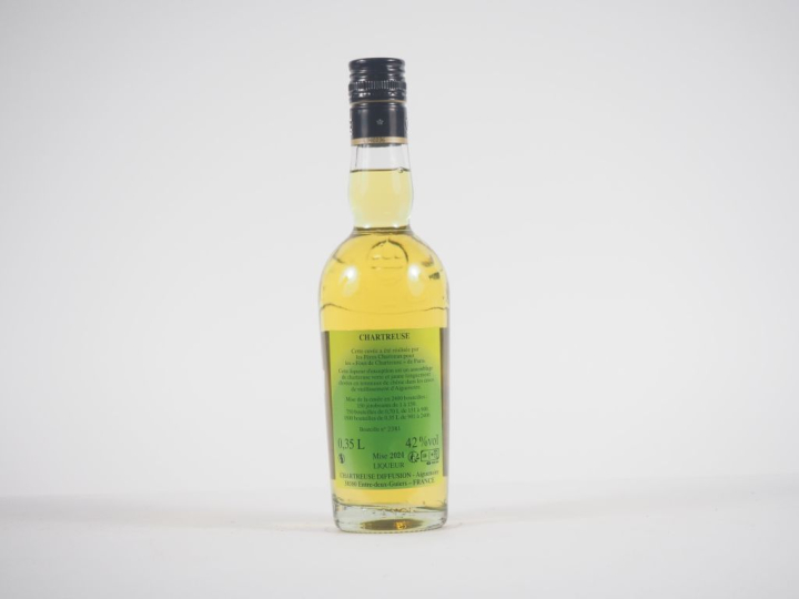 1 BOUTEILLE (35 CL) CHARTREUSE JAUNE EPISCOPALE "FOUS DE CHARTREUSE" -