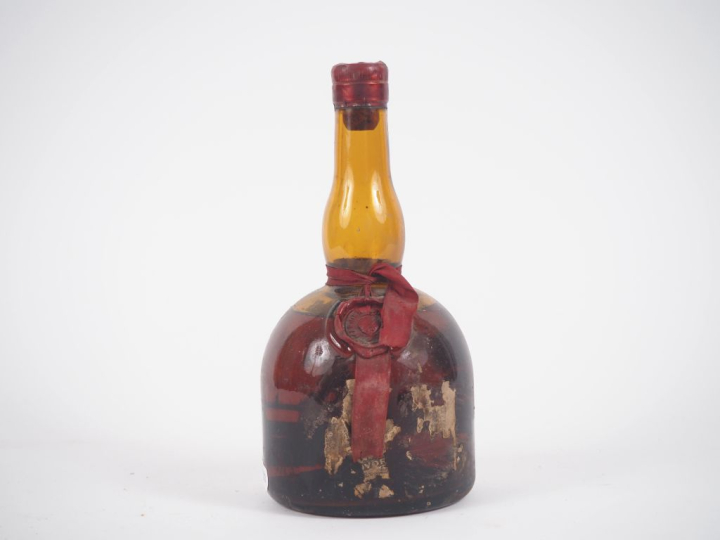 1 VIEILLE BOUTEILLE GRAND MARNIER CORDON ROUGE - NIVEAU BAS 