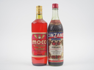 Vente aux enchères 2 BOUTEILLES : 1 PASTIS MOCO GOUT TOMATE/ 1 VERMOUTH CINZANO ROSSO 
