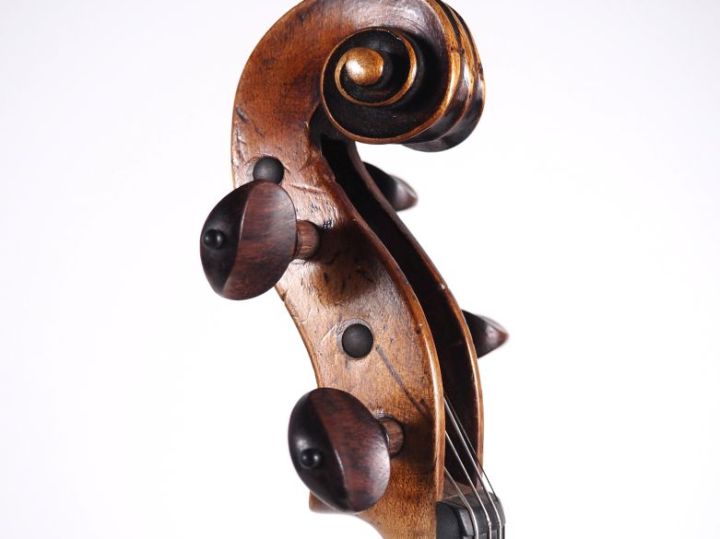 Violon fait en Allemagne portant l'étiquette apocryphe : Francesco Rug