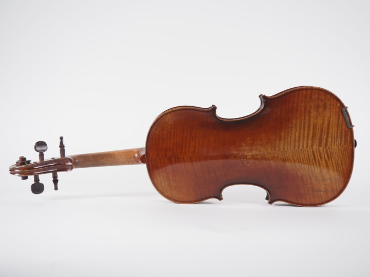 Violon fait dans les ateliers JTL portant l'étiquette Carlo Bergonzi v