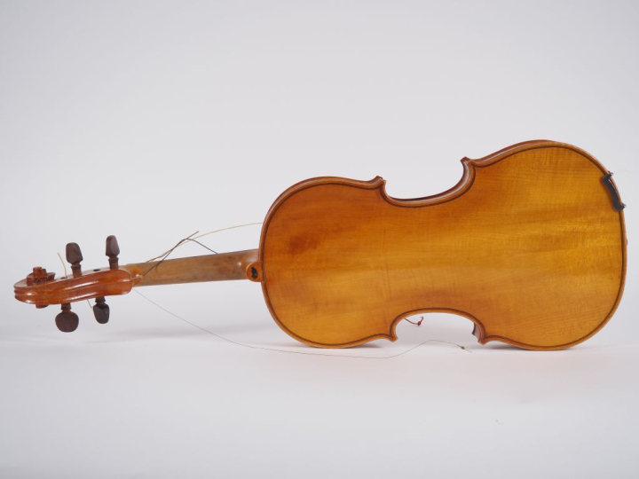 Violon d'étude fait à Mirecourt portant l'étiquette F. Breton lutherie