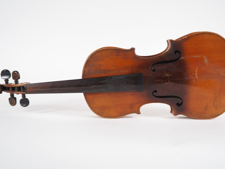 Violon fait à Mirecourt dans les ateliers Laberte Humbert modèle Marqu