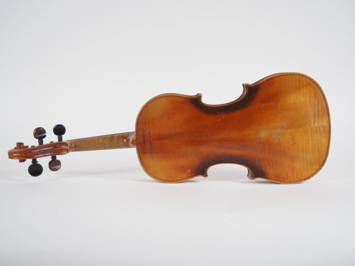 Violon fait à Mirecourt dans les ateliers Laberte Humbert modèle Marqu