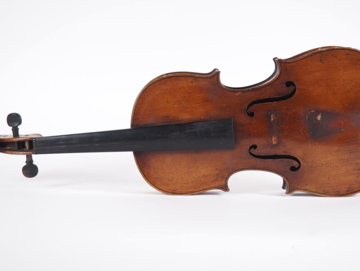 Violon fait à Mirecourt portant l'étiquette Jacobus Stainer vers 1900.