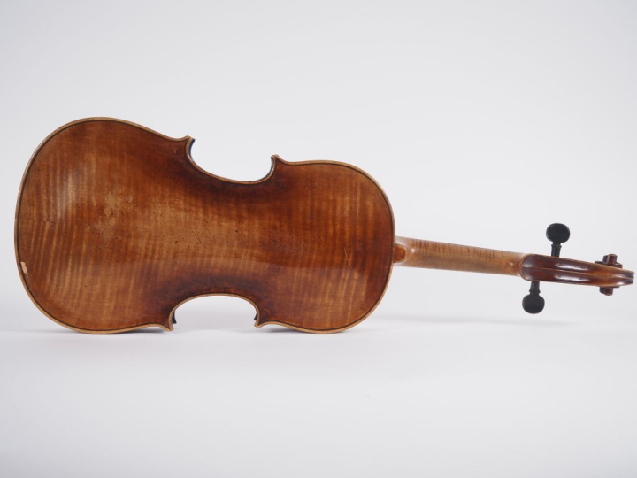 Violon fait à Mirecourt portant l'étiquette Jacobus Stainer vers 1900.
