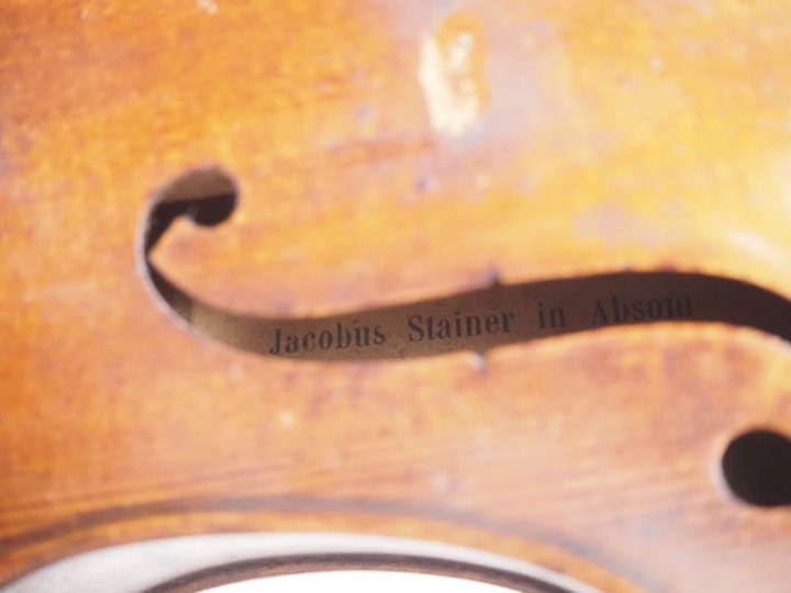 Violon fait à Mirecourt portant l'étiquette Jacobus Stainer vers 1900.