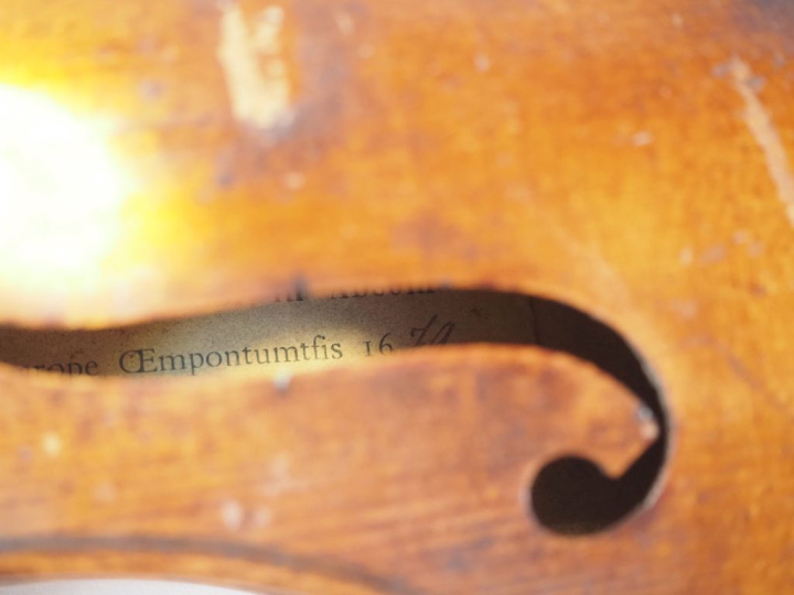 Violon fait à Mirecourt portant l'étiquette Jacobus Stainer vers 1900.