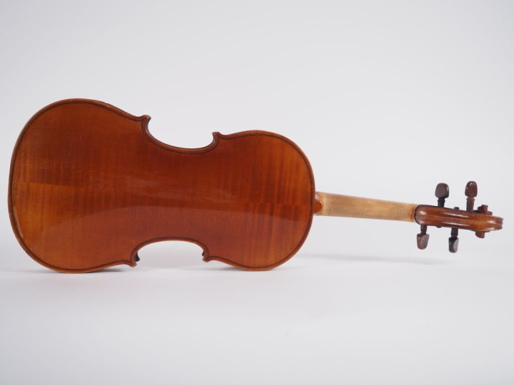 Violon fait à Mirecourt  dans les ateliers Laberte Humbert vers 1920. 
