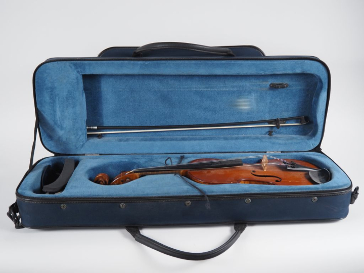 Violon fait dans les ateliers Laberte Humbert à Mirecourt portant l'ét