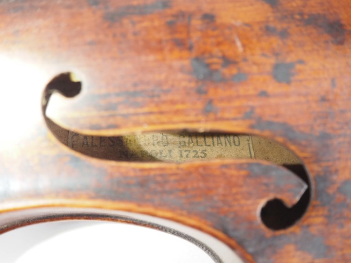 Vieux violon Français portant l'étiquette apocryphe "Alessandro Gallia