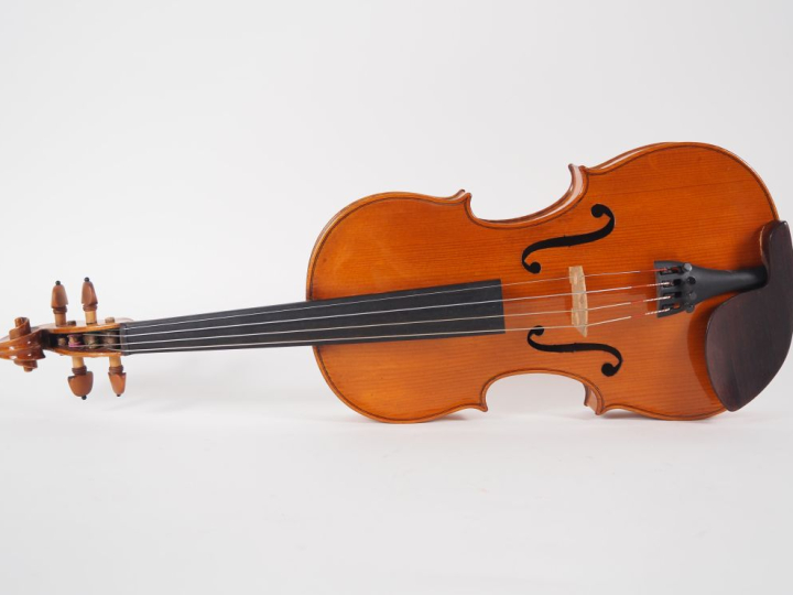 Violon fait à Mirecourt vers 1930. Dim. 361 mm (prêt à jouer, en bon é