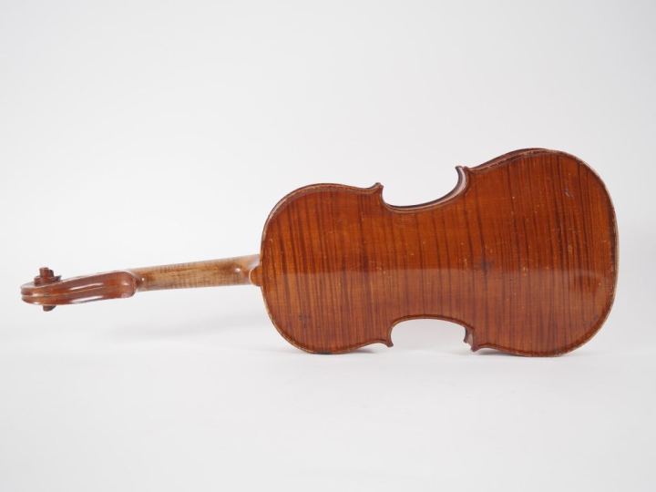 Violon 3/4 fait à Mirecourt vers 1920. Dim. 334 mm ( à monter,en bon é