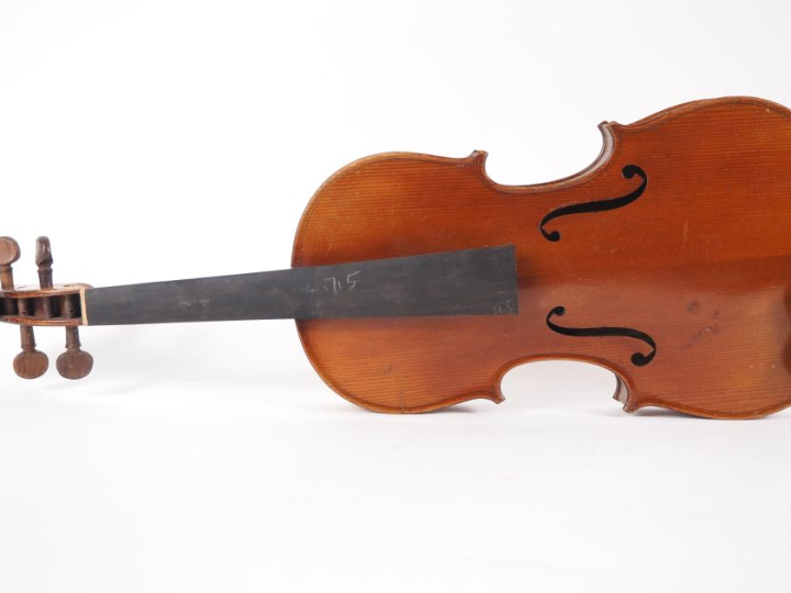 Violon fait à Mirecourt dans les ateliers Laberte-Humbert en 1925. Dim